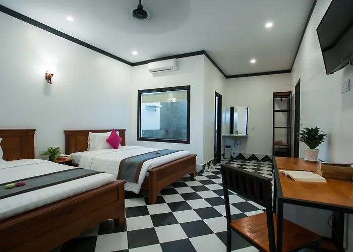 Noni Tree Hostel *